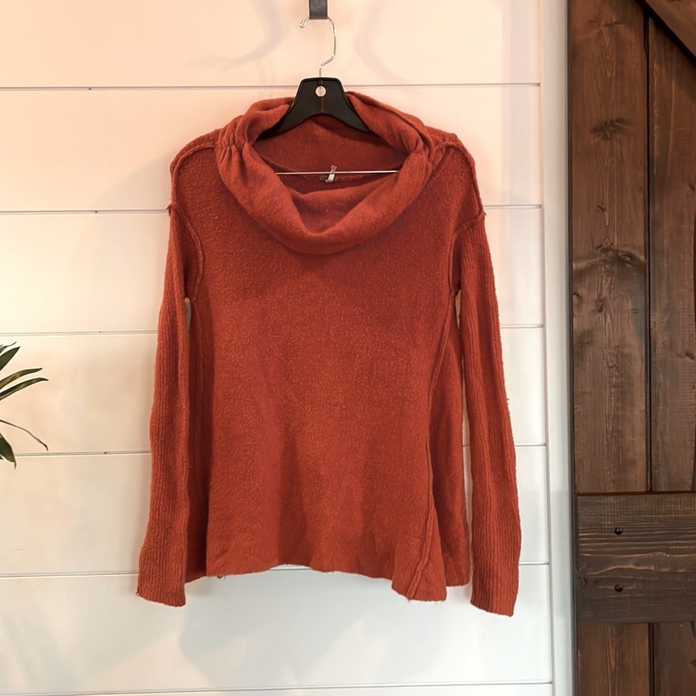 FREE PEOPLE BURNT ORANGE COCOON COWL NECK SWEATER SIZE XS H3 - Picture 2 of 7